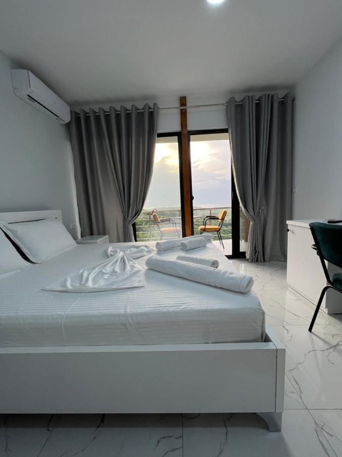 Restorant Hotel Xheni Драч Екстериор снимка