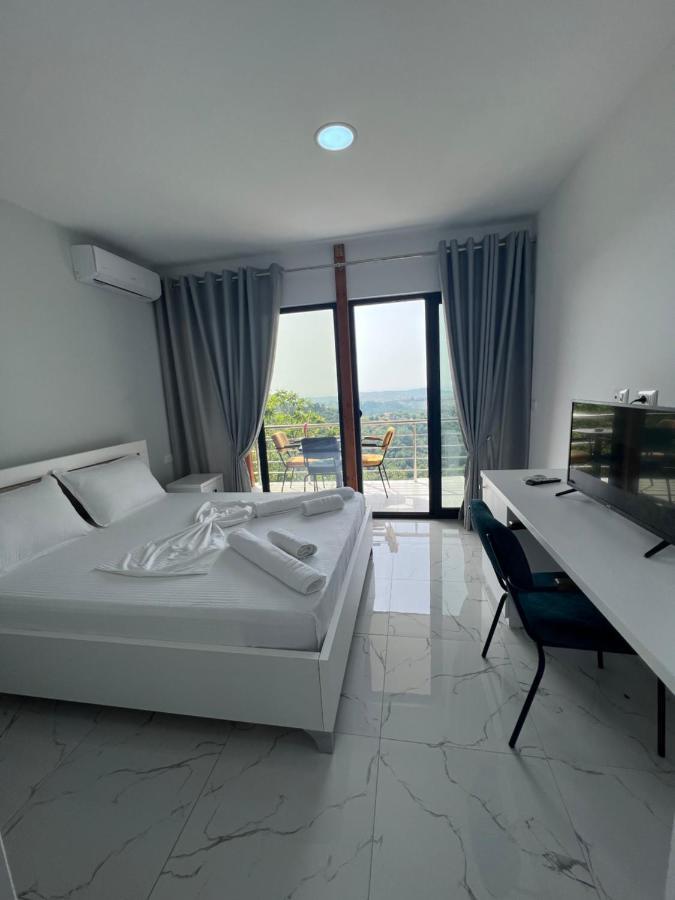 Restorant Hotel Xheni Драч Екстериор снимка