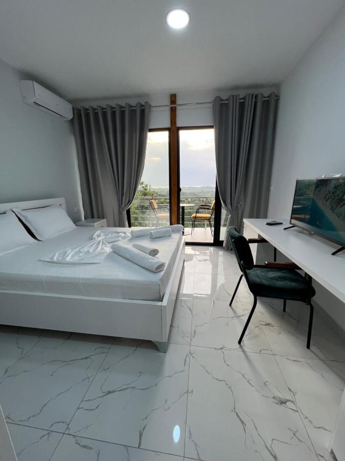 Restorant Hotel Xheni Драч Екстериор снимка